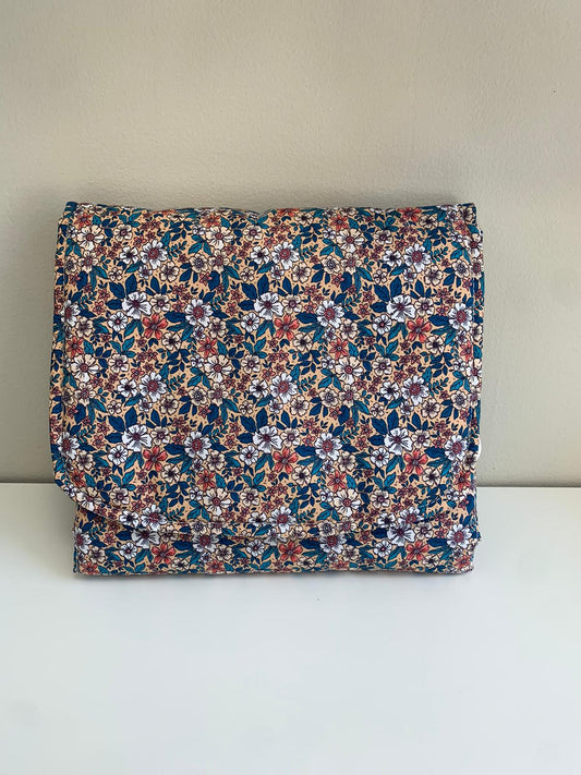 CAMBIADOR SOBRE ESTAMPADO FLORAL AZUL